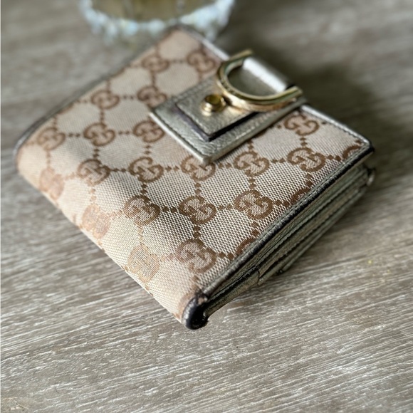 Gucci Abbey D-Ring Compact Wallet - Picture 10 of 13